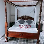 Treacys Oakwood Hotel,
