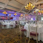 Treacys Oakwood Hotel,