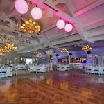 Treacys Oakwood Hotel, Hotel