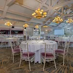 Hotel Treacys Oakwood Hotel,
