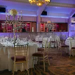 Treacys Oakwood Hotel, 4*