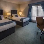 Treacys Oakwood Hotel, Hotel