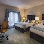 Treacys Oakwood Hotel, Hotel