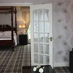 Treacys Oakwood Hotel, Hotel 4*