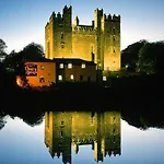 Treacys Oakwood Hotel,