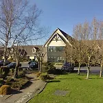Hotel Treacys Oakwood Hotel, 4*
