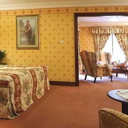호텔 Treacys Oakwood Hotel,