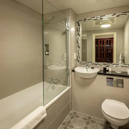 Treacys Oakwood Hotel, 酒店 香侬