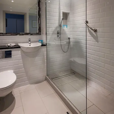 Treacys Oakwood Hotel, Отель