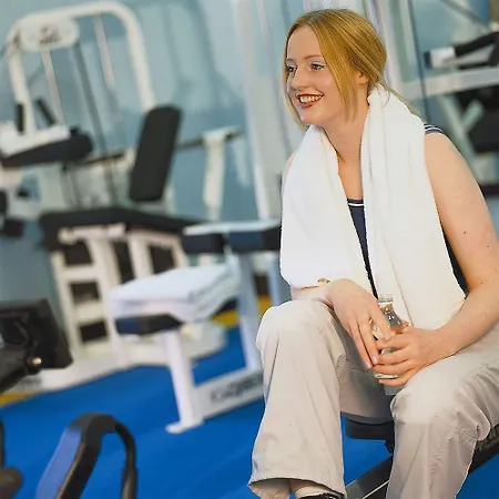 Treacys Oakwood Hotel, 4* 香侬