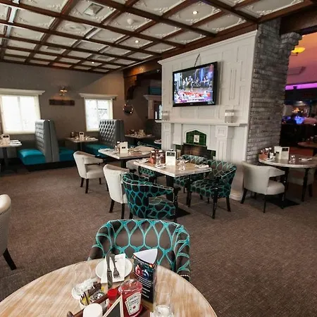 Treacys Oakwood Hotel, Отель