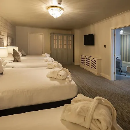 Treacys Oakwood Hotel, 4*