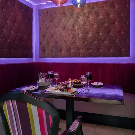 Treacys Oakwood Hotel, 4*