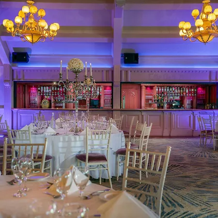 Treacys Oakwood Hotel, Отель Шеннон