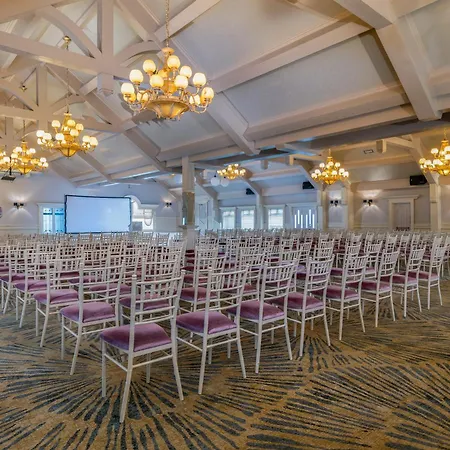 Treacys Oakwood Hotel, 香侬