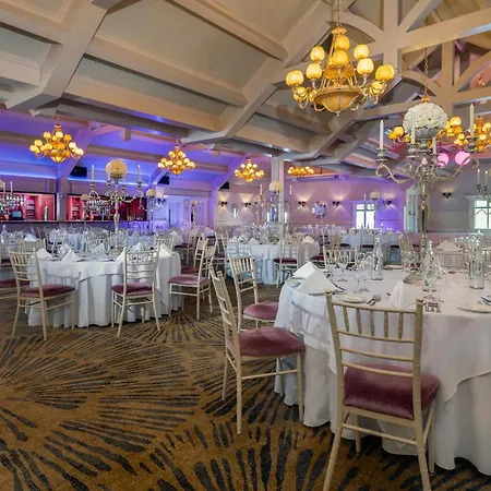 Treacys Oakwood Hotel,