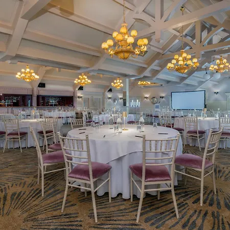 호텔 Treacys Oakwood Hotel,