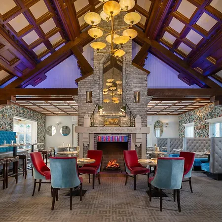 Hotel Treacys Oakwood Hotel,