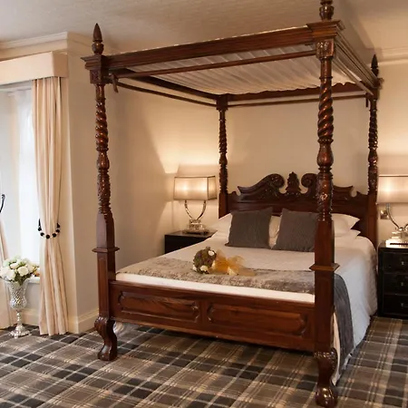 호텔 Treacys Oakwood Hotel, 섀넌