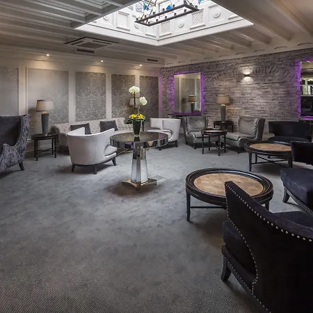 Treacys Oakwood Hotel, 酒店 4*