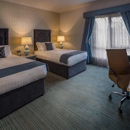 Treacys Oakwood Hotel, Hotel