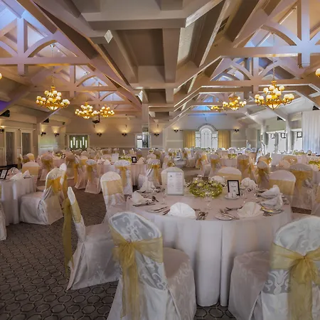 Treacys Oakwood Hotel,