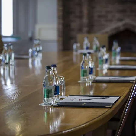 Treacys Oakwood Hotel, 4* 香侬