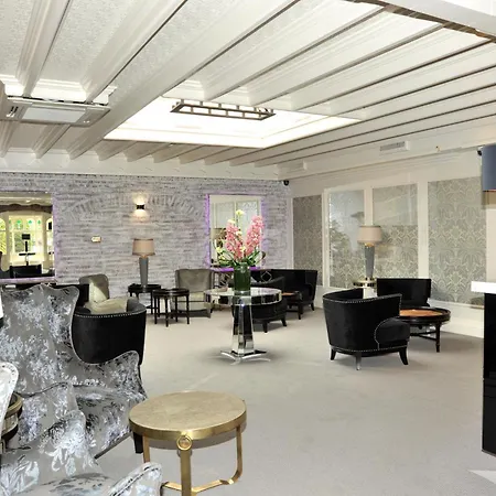 Treacys Oakwood Hotel, Hotel 4*