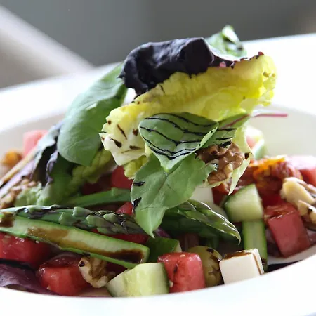 فندق Treacys Oakwood Hotel, 4*