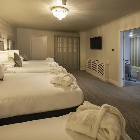 Treacys Oakwood Hotel, 4*