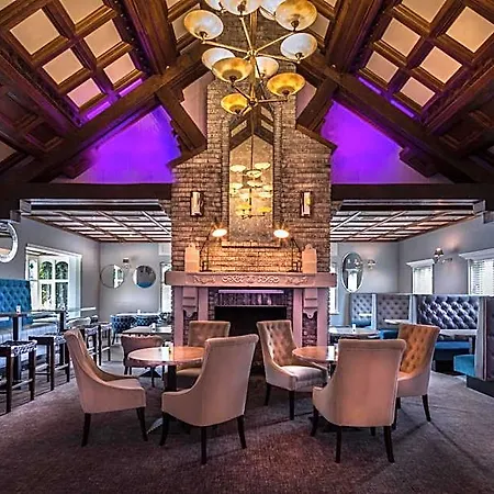 Treacys Oakwood Hotel, 4* Shannon