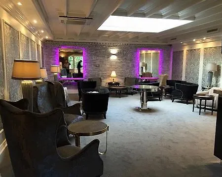 호텔 Treacys Oakwood Hotel, 섀넌