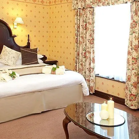 Treacys Oakwood Hotel, 酒店