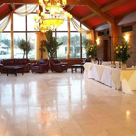 Treacys Oakwood Hotel, 4*