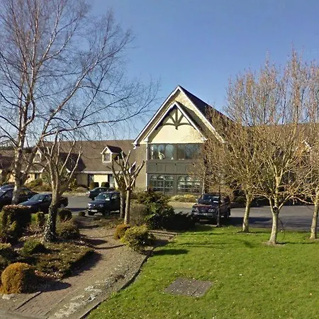 Отель Treacys Oakwood Hotel, 4*