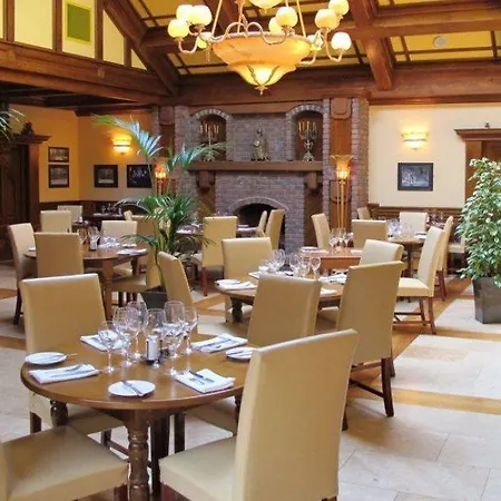 Treacys Oakwood Hotel,