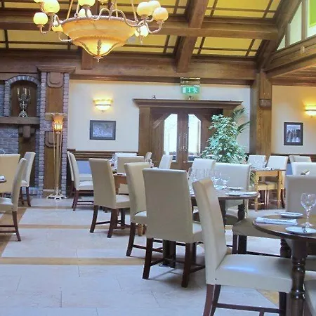 호텔 Treacys Oakwood Hotel, 섀넌