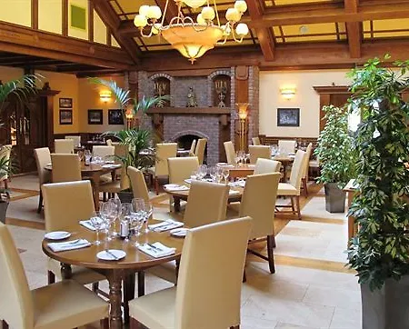 Treacys Oakwood Hotel,