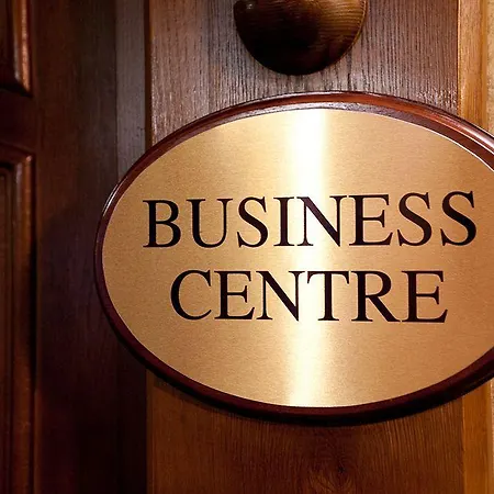 Treacys Oakwood Hotel, Hotel