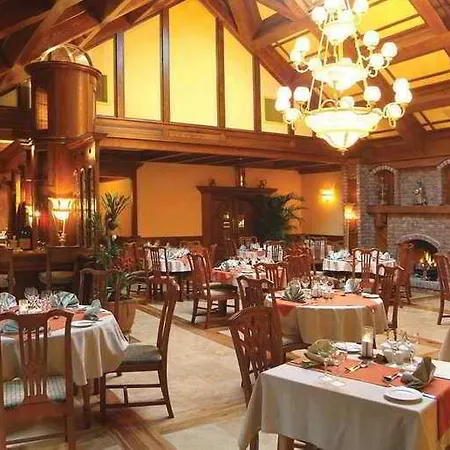 호텔 Treacys Oakwood Hotel, 섀넌