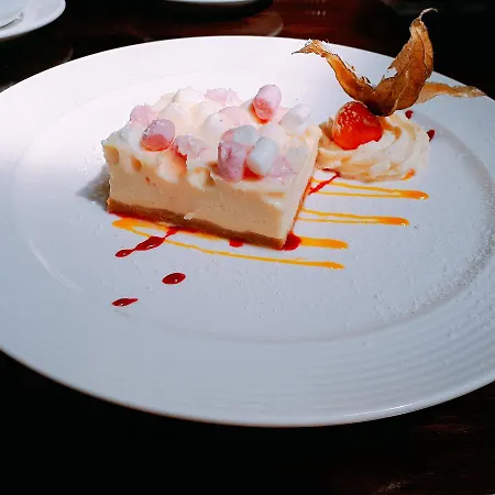 Treacys Oakwood Hotel, 酒店 香侬