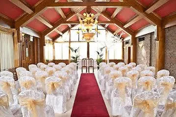 Отель Treacys Oakwood Hotel,