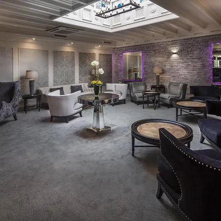 Отель Treacys Oakwood Hotel, 4*