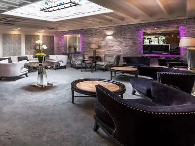 Отель Treacys Oakwood Hotel,