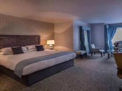 Treacys Oakwood Hotel, Отель 4*