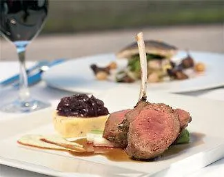 Treacys Oakwood Hotel, 4*