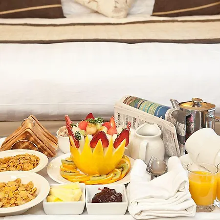 Treacys Oakwood Hotel, 4* 香侬