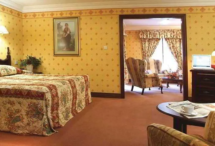 Szálloda Treacys Oakwood Hotel,