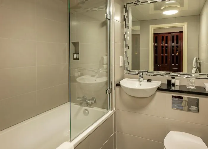 Treacys Oakwood Hotel, Szálloda Shannon