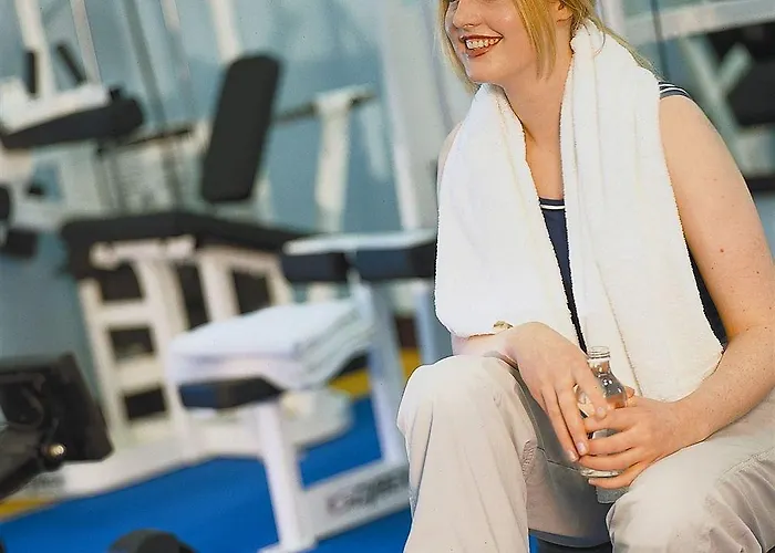 Treacys Oakwood Hotel, 4* Shannon